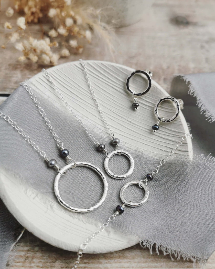 Mini Orbit necklace with freshwater pearls (ivory or peacock purple)