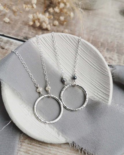 Maxi Orbit necklace with freshwater pearls (ivory or peacock purple)