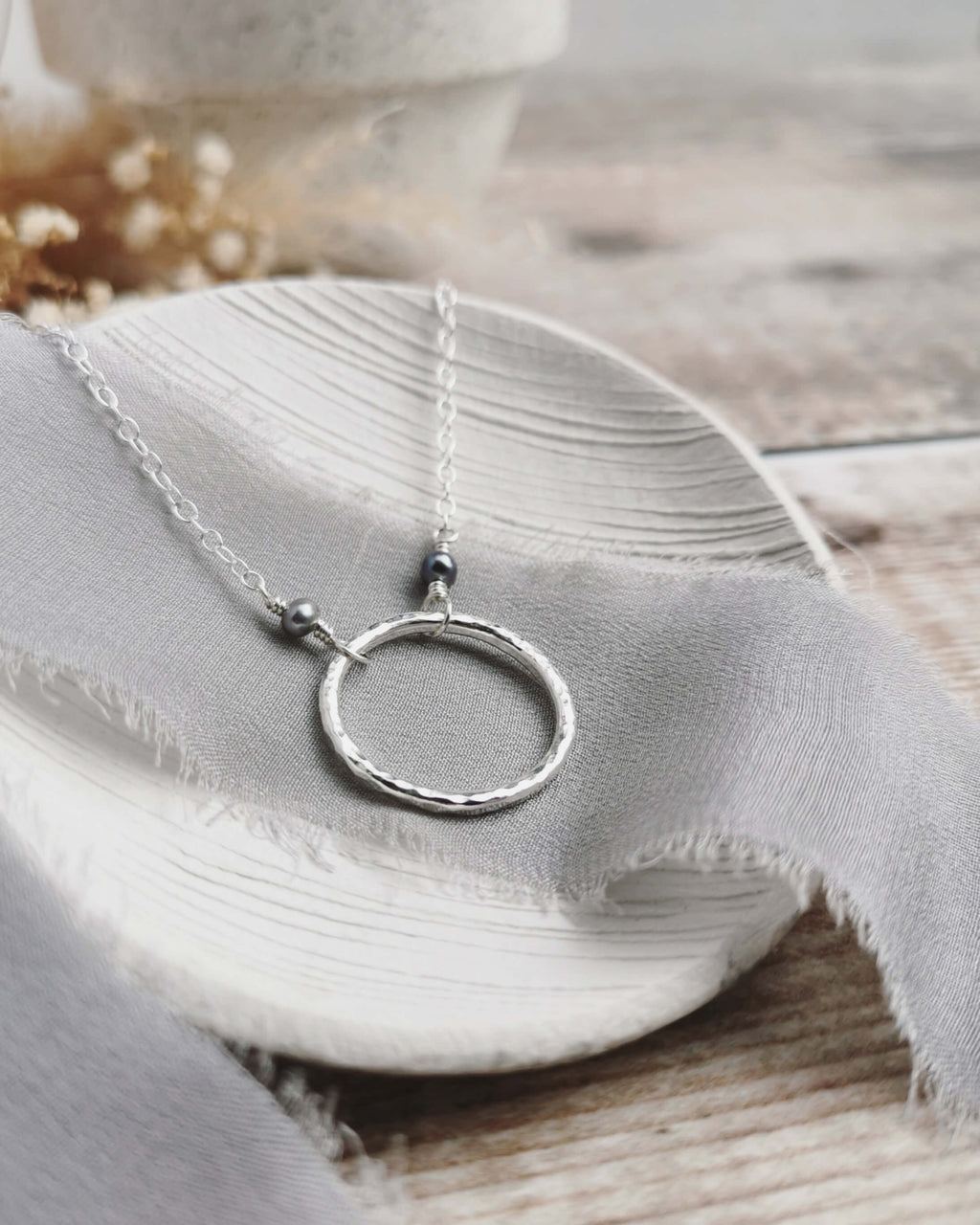 Maxi Orbit necklace with freshwater pearls (ivory or peacock purple)