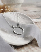 Maxi Orbit necklace with freshwater pearls (ivory or peacock purple)