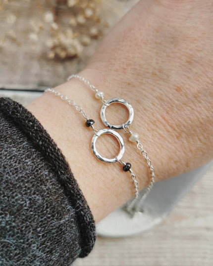 Mini Orbit bracelet with freshwater pearls (ivory or peacock purple)