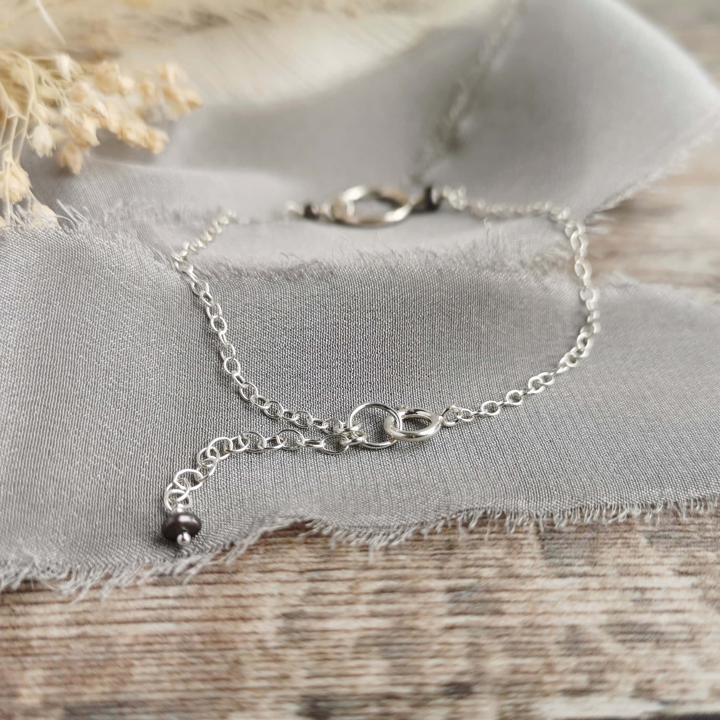 Mini Orbit bracelet with freshwater pearls (ivory or peacock purple)