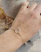 Mini Orbit bracelet with freshwater pearls (ivory or peacock purple)