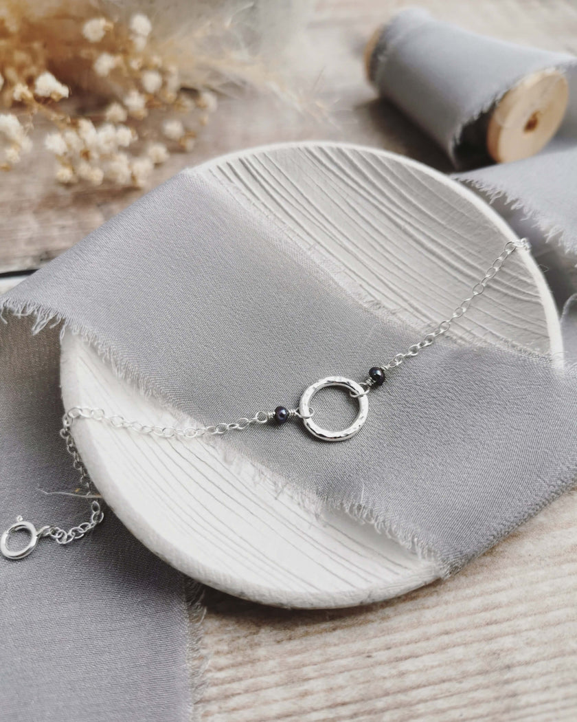 Mini Orbit bracelet with freshwater pearls (ivory or peacock purple)