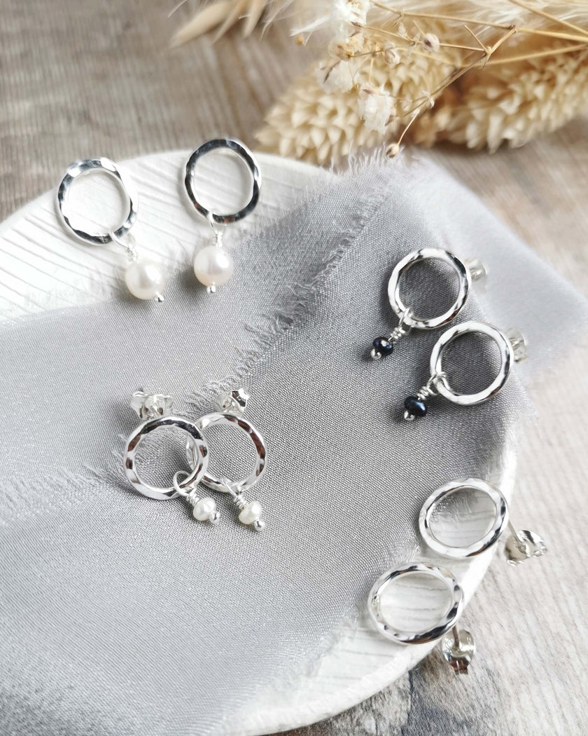 Maxi Orbit Studs - hammered Silver circles with medium freshwater pearls