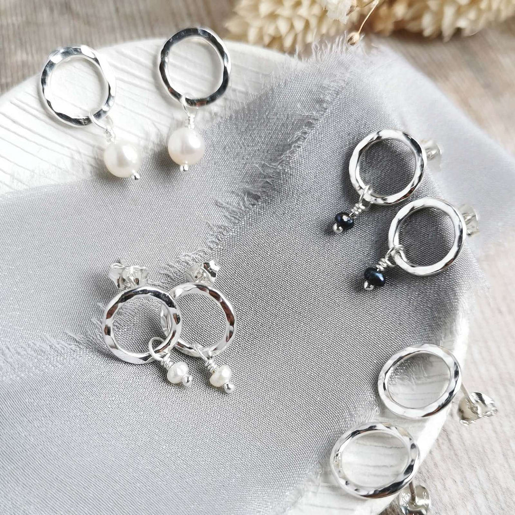 Maxi Orbit Studs - hammered Silver circles with medium freshwater pearls