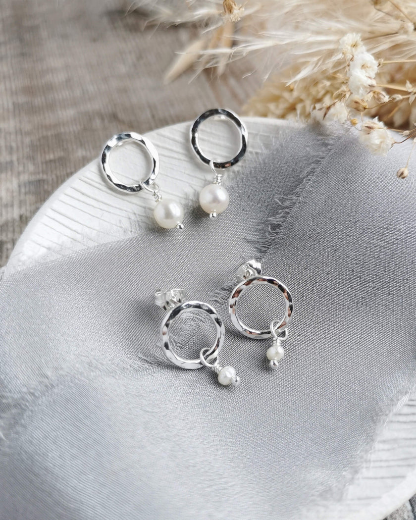 Maxi Orbit Studs - hammered Silver circles with medium freshwater pearls