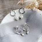 Maxi Orbit Studs - hammered Silver circles with medium freshwater pearls