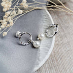 Maxi Orbit Studs - hammered Silver circles with medium freshwater pearls