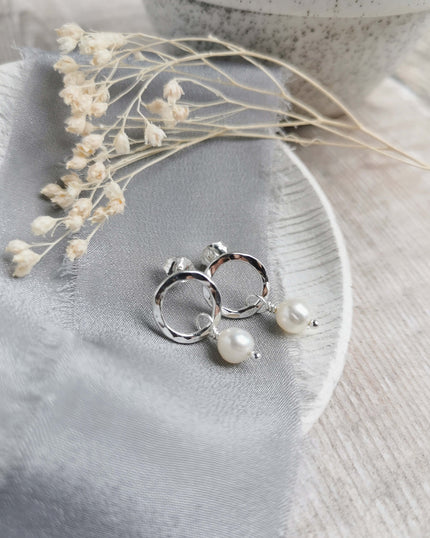 Maxi Orbit Studs - hammered Silver circles with medium freshwater pearls