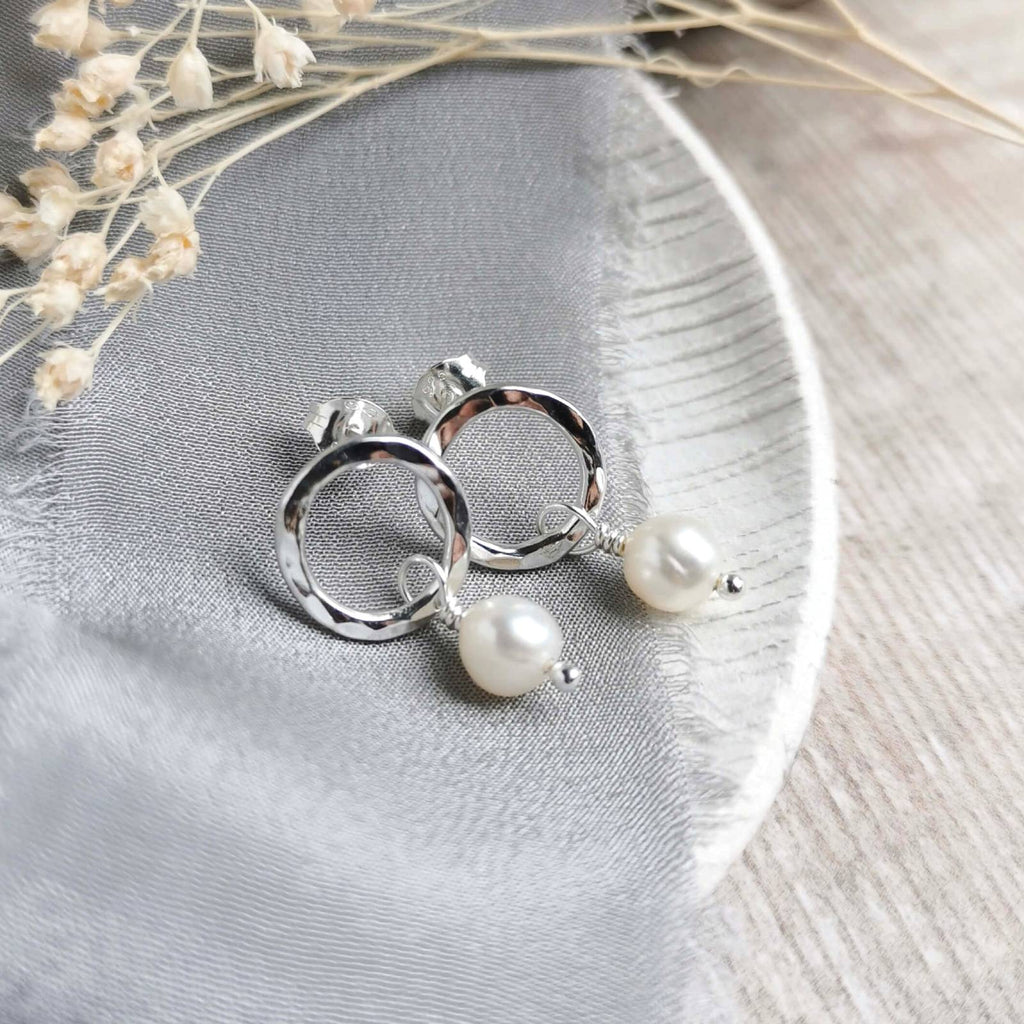 Maxi Orbit Studs - hammered Silver circles with medium freshwater pearls