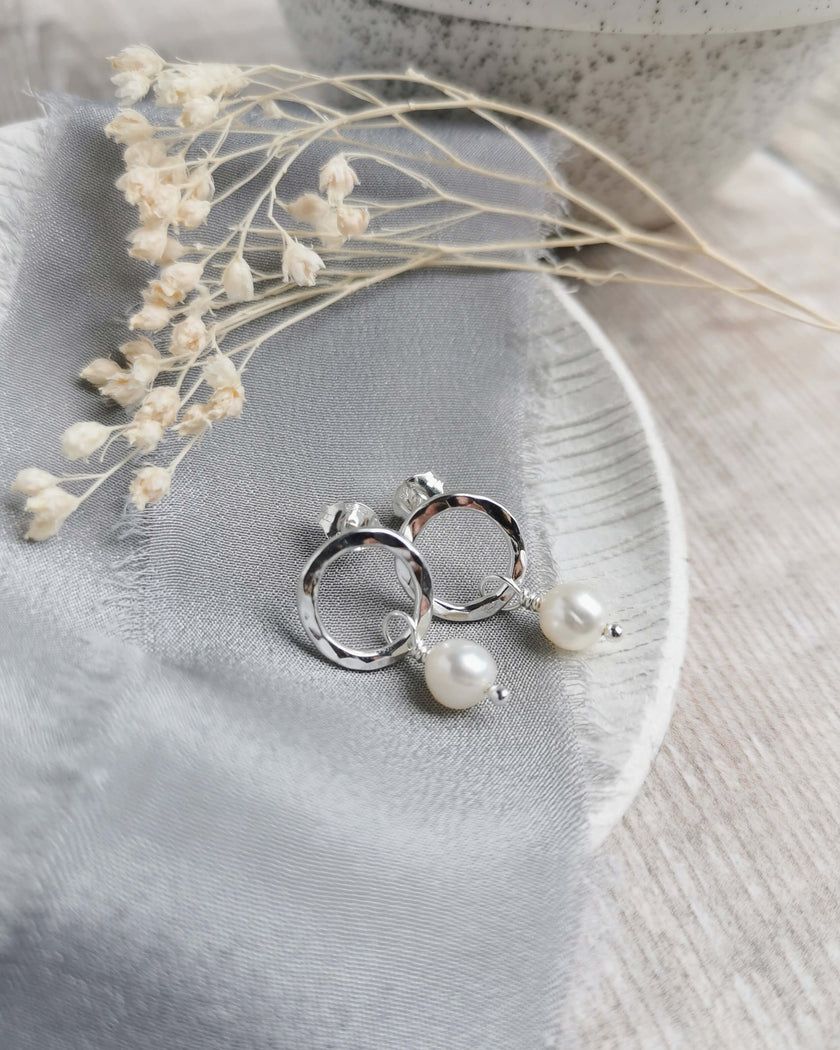 Maxi Orbit Studs - hammered Silver circles with medium freshwater pearls